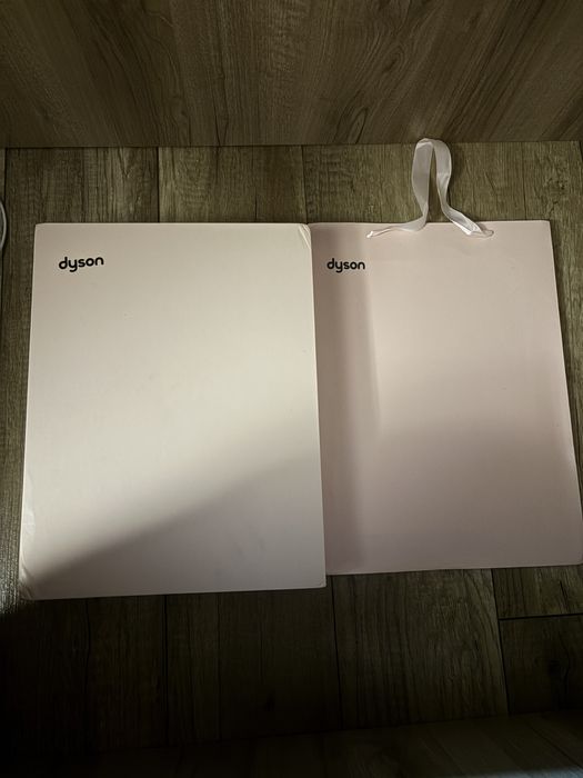 Подаръчен комплект на dyson чисто нови