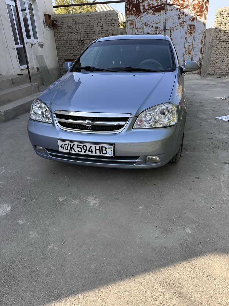 Chevrolet Lacetti идеальный состояние 2011 2 позиция  мотор 1.8