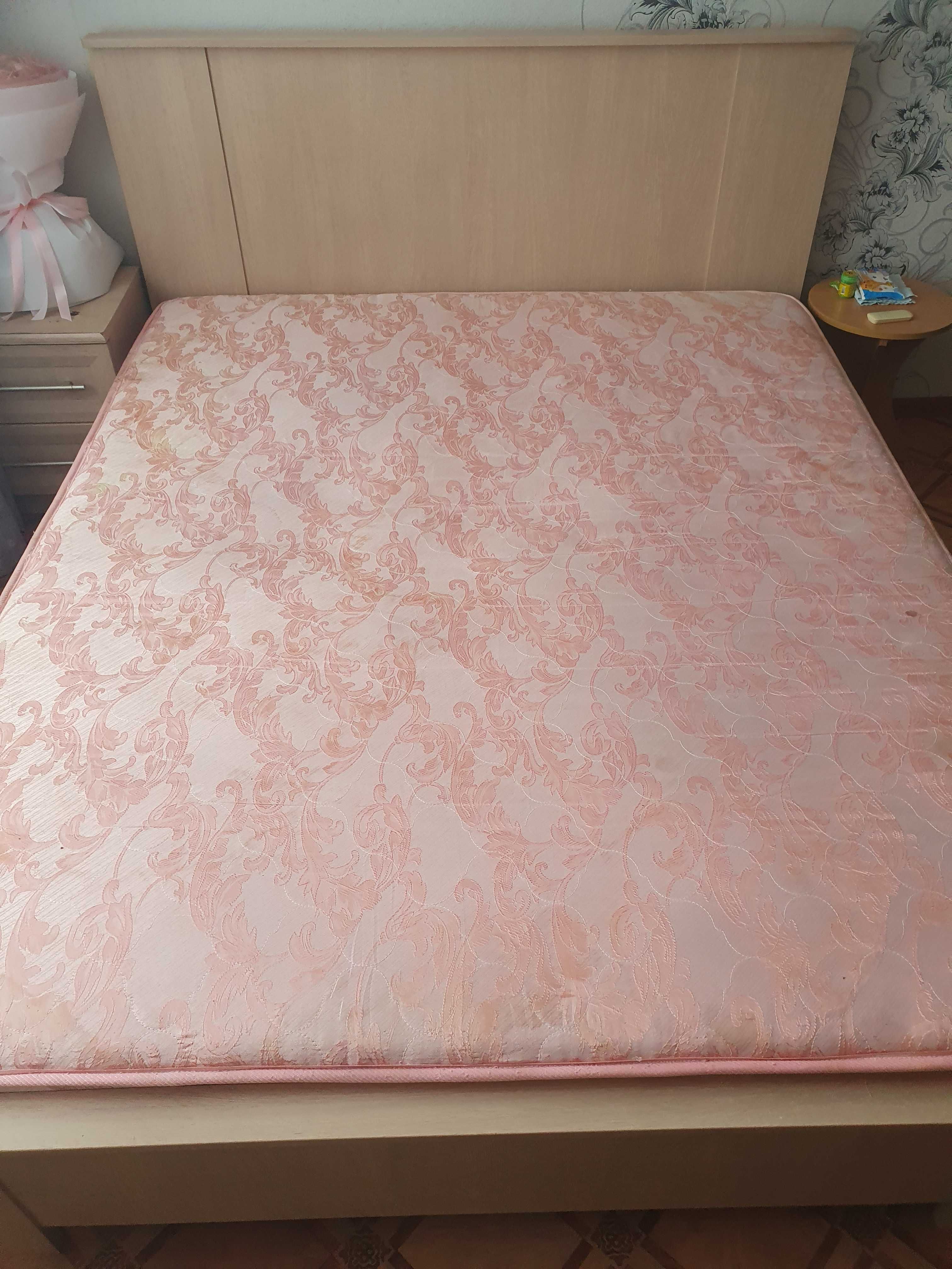 Продам кровать двуспальную