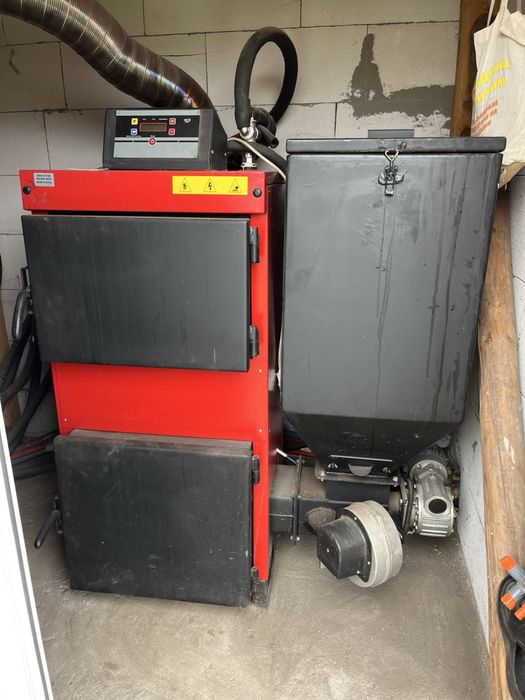 Комбиниран котел за пелети и дърва