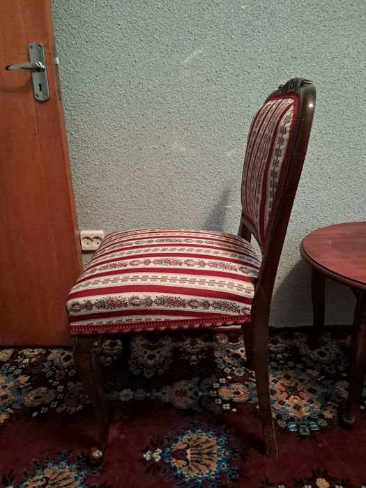 Vând două scaune în star foarte bună!