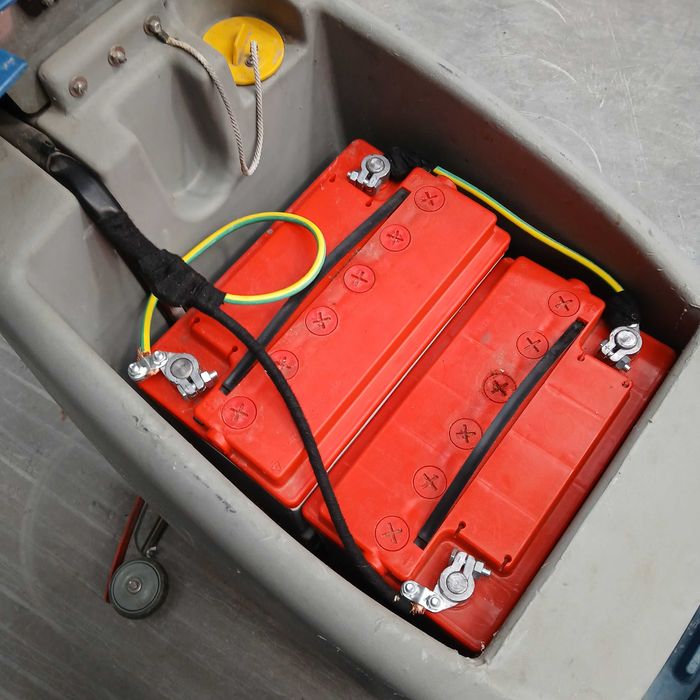 машина за почистване на под на батерии