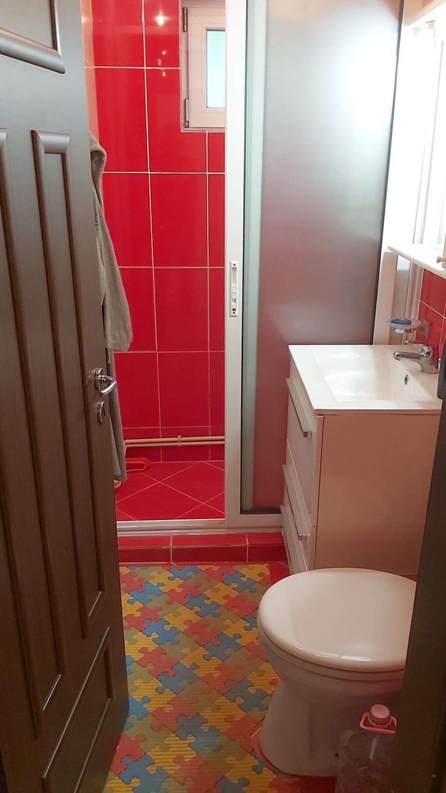 Vând apartament cu trei camere
