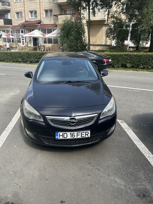 Vand !! Opel astra J 2011 , 1.4 benzina