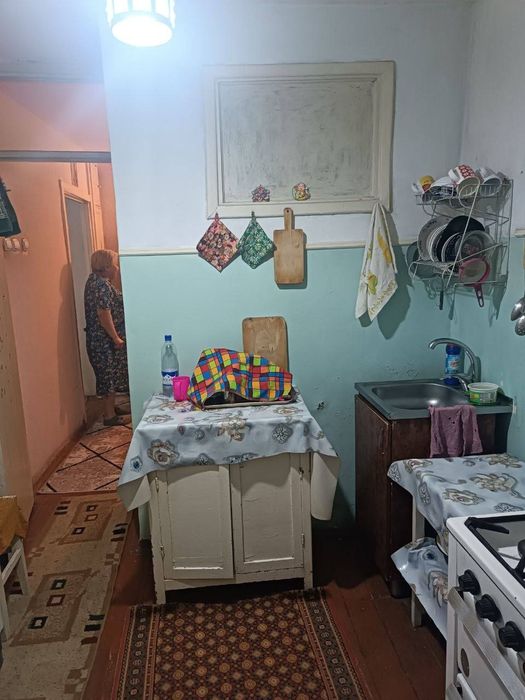 Продам чиланзар 23.  Двух комнатная.  Балкон 2*6