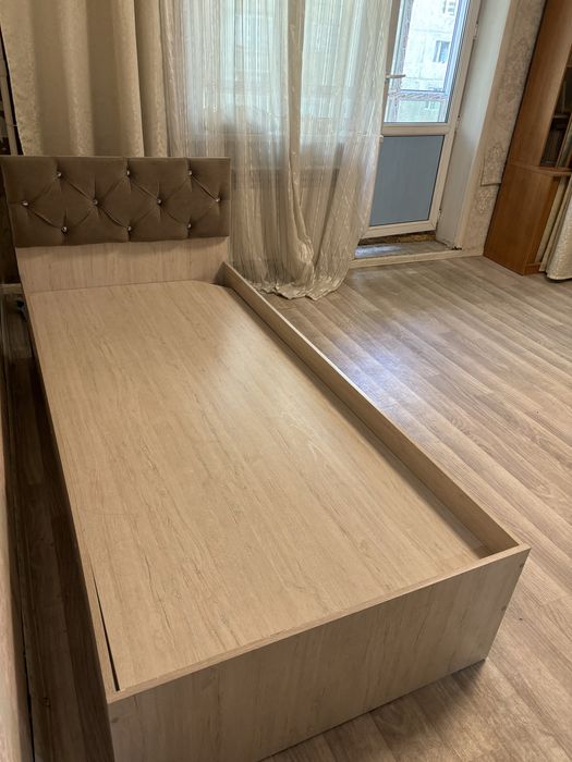 Продам Односпальную кровать с матрасом