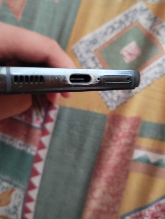 Samsung s22[mici zgârieturi