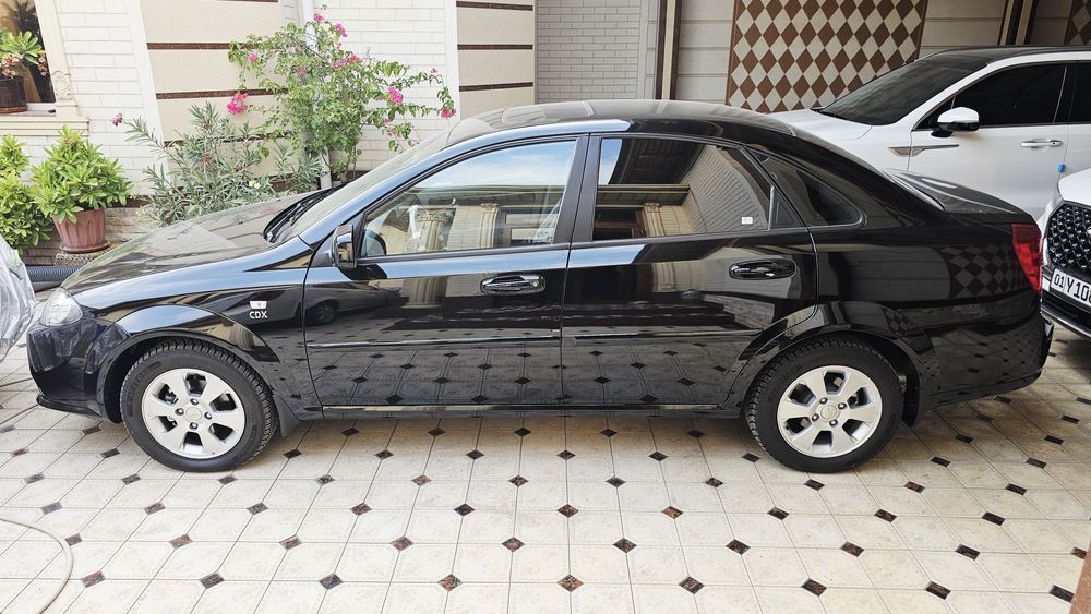 Gentra 3 A/T lyuk va Abs bor. Magnitafon yuq