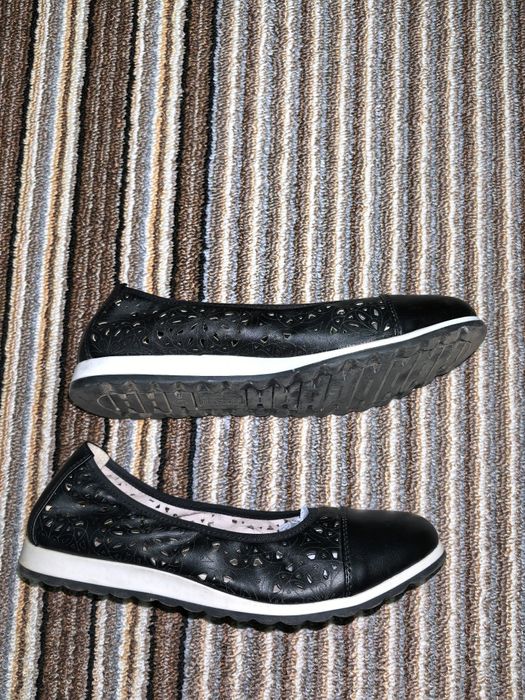 Vând balerini Clara Barson