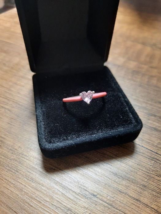 Сребърен пръстен с камък "сърце"