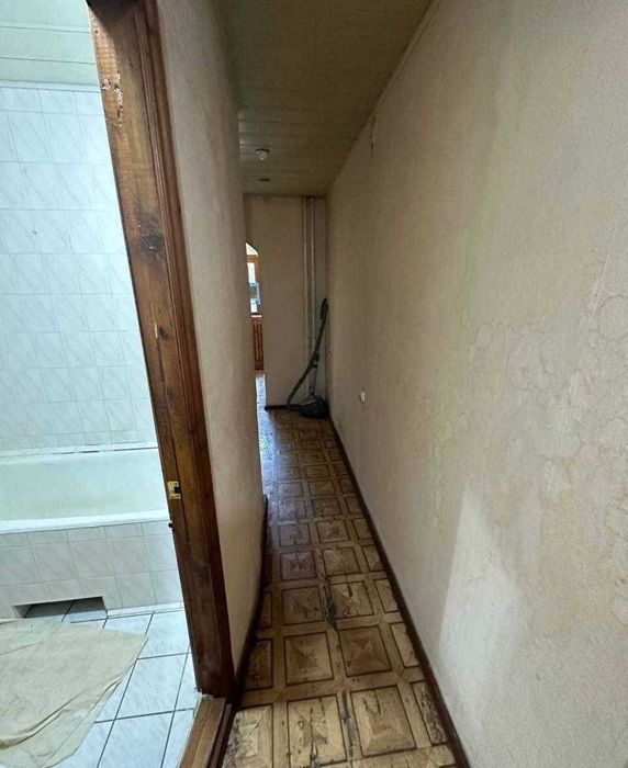 Продам 2х комнатная кирпич 2балкона Чиланзар 24