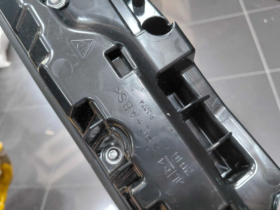 9Y0945207BL Нов Porsche Cayenne 9Y Централен стоп