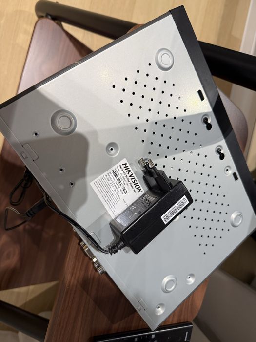 NVR Hikvision DS-7608NI-K1 IP 8 canale