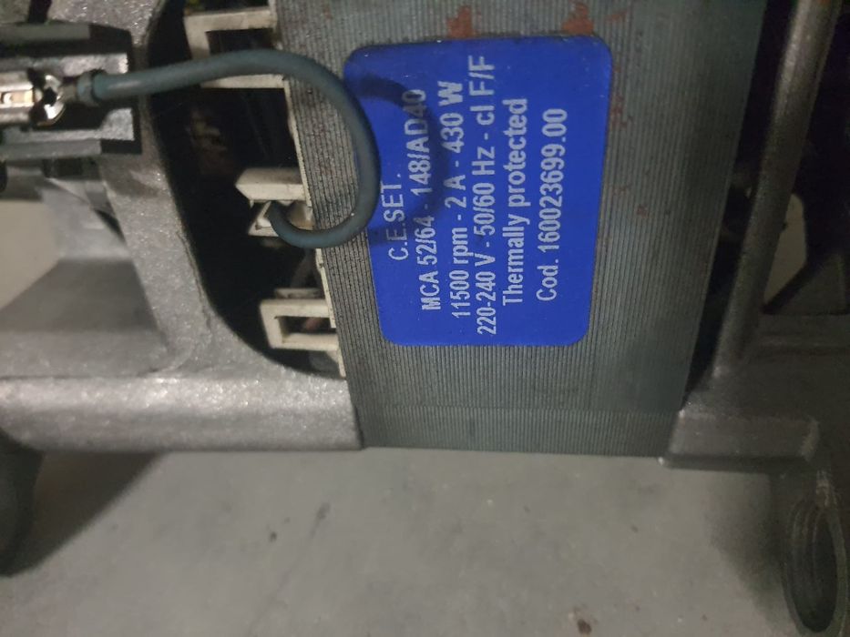 Vând motor mașina de spălat Ariston