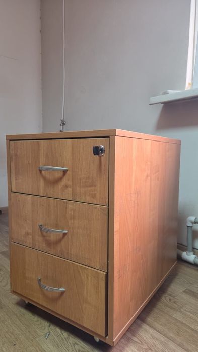 Офисная тумба с 3 ящиками