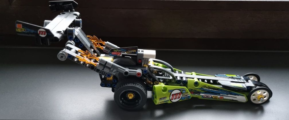 LEGO Technic - Dragster 42103, 225 piese