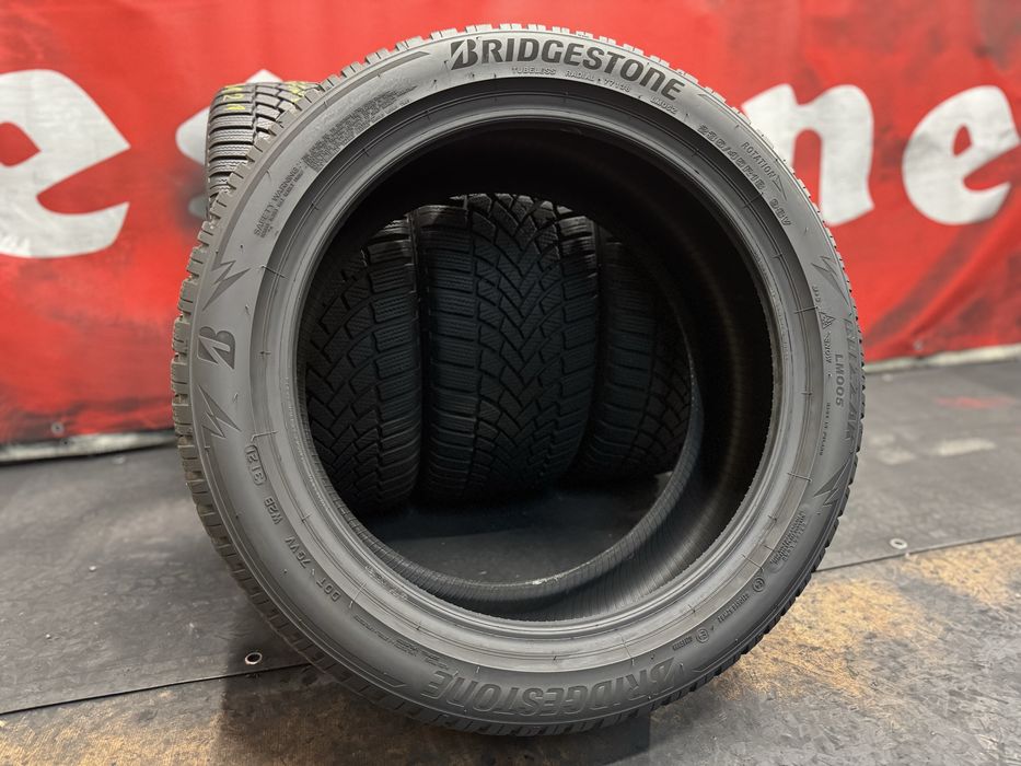235 45 18, Зимни гуми, Bridgestone BlizzakLM005, 4 броя
