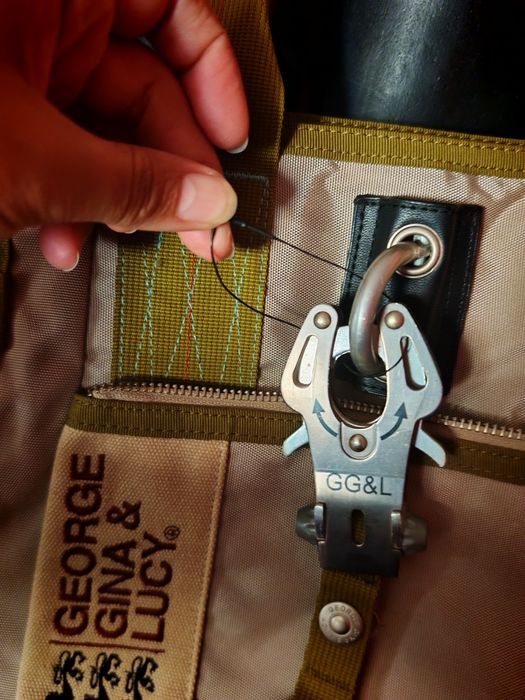 George Gina Lucy geanta