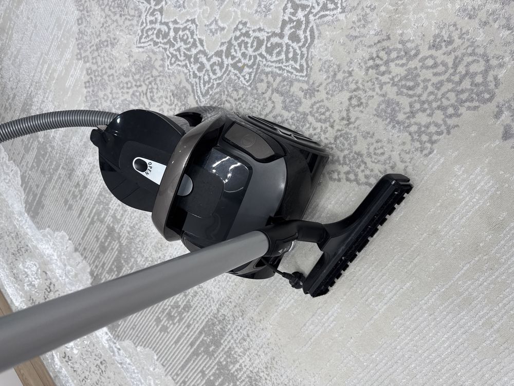 Пылесос Tefal( в отличном состоянии)