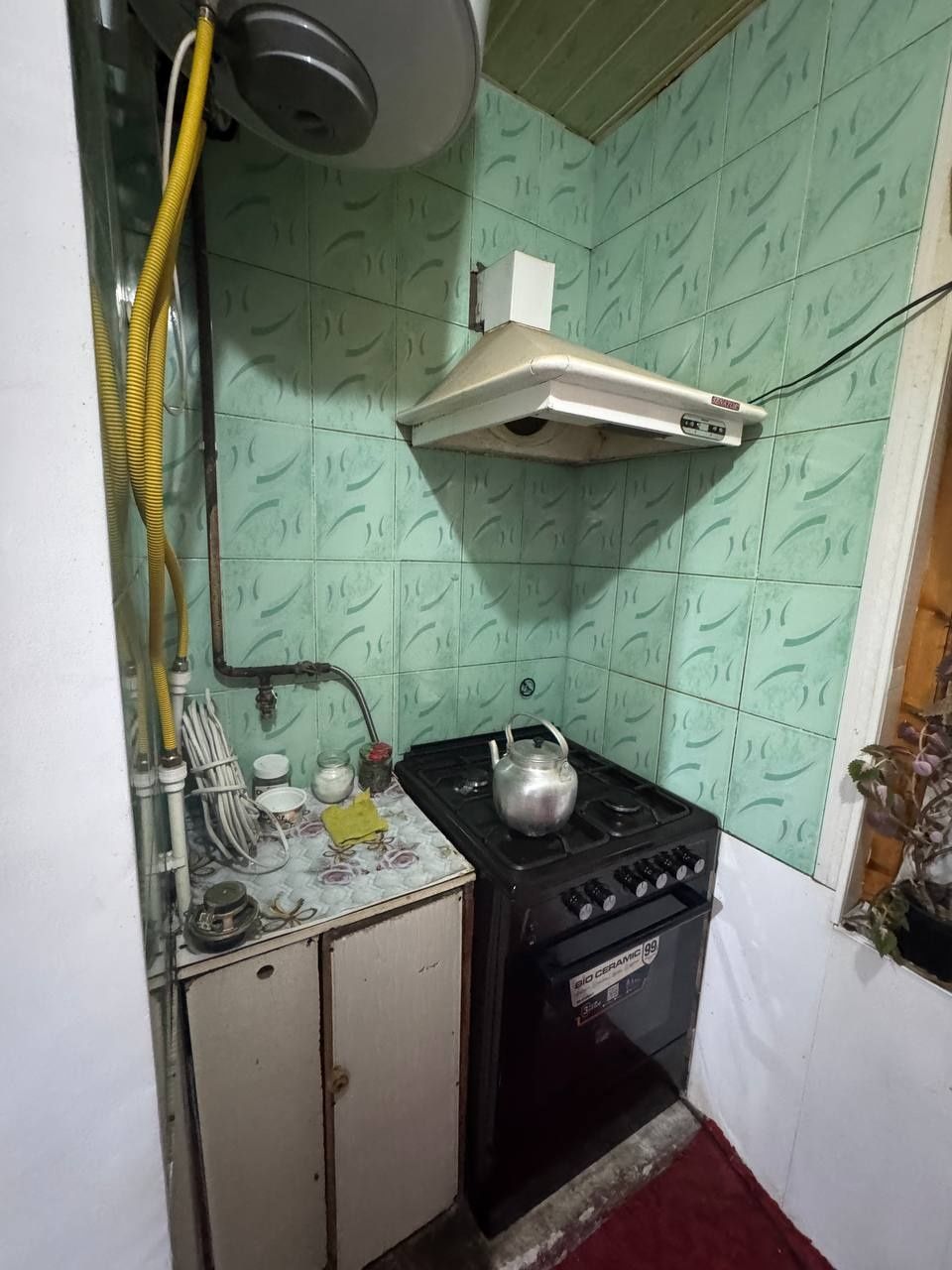 Ижарага уй берилади  куйлик  метро  1²килинган  300& толови ичида лубо