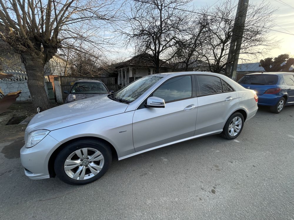 Dezmembrez Mercedes w212 e220 CDI