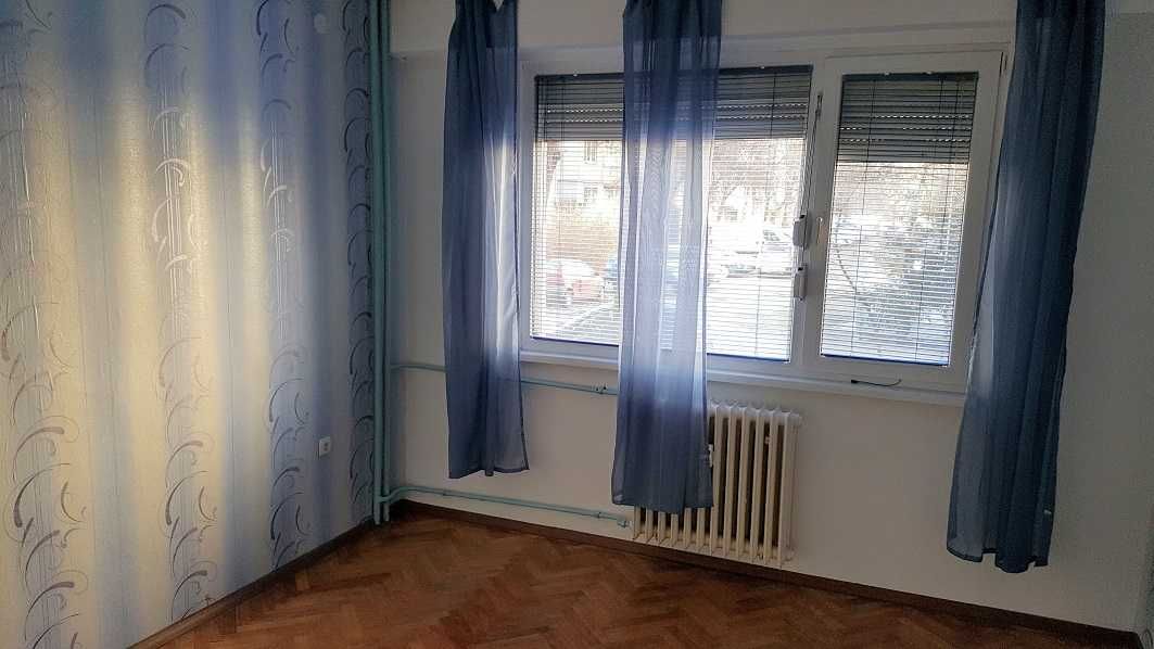 Ремонтиран двустаен апартамент до метро в Надежда / Толстой