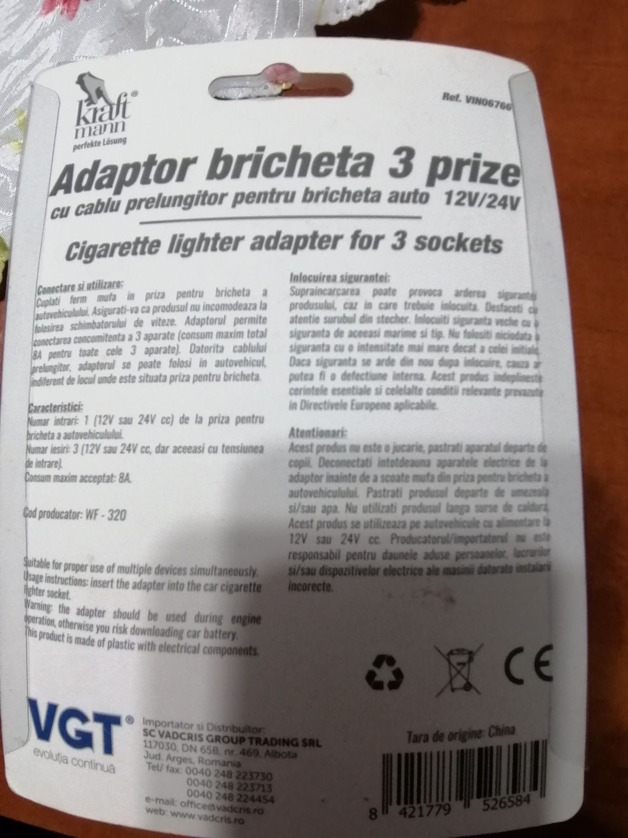 Adaptor bricheta cu trei iesiri