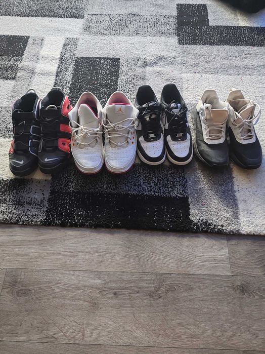 Vand adidași aproape noi  purtați foarte puțin