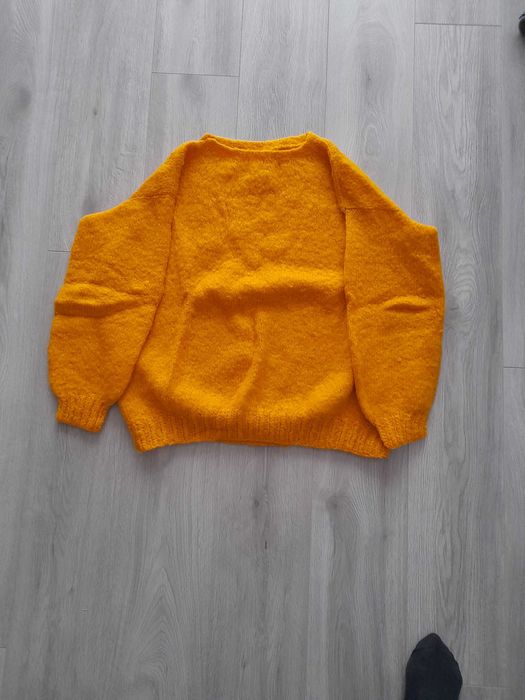 pulovere unisex,material si model deosebit,culori atragatoare