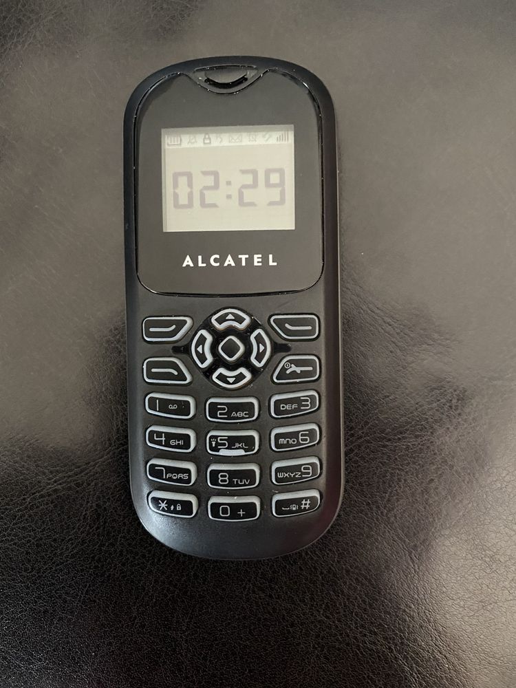 Alcatel 105 - чисто нов