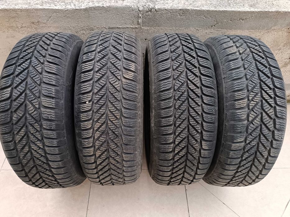 4 Зимни гуми 195 65 15; 7mm+; DEBICA FRIGO 2; Стари, но с мек грайфер.