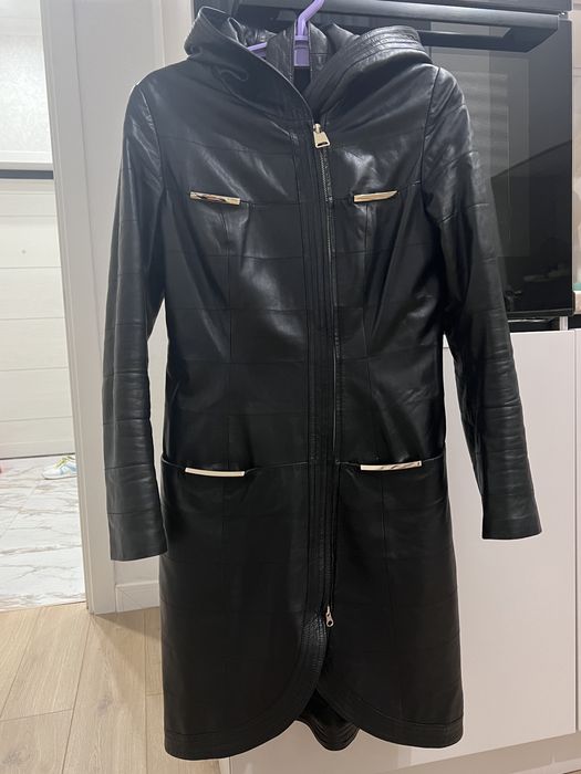 Продам женский шикарный кожаный суртюк с капюшоном в отлич. состоянии!