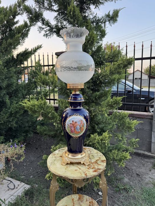 Lampa din portelan pictat si abajur din sticla