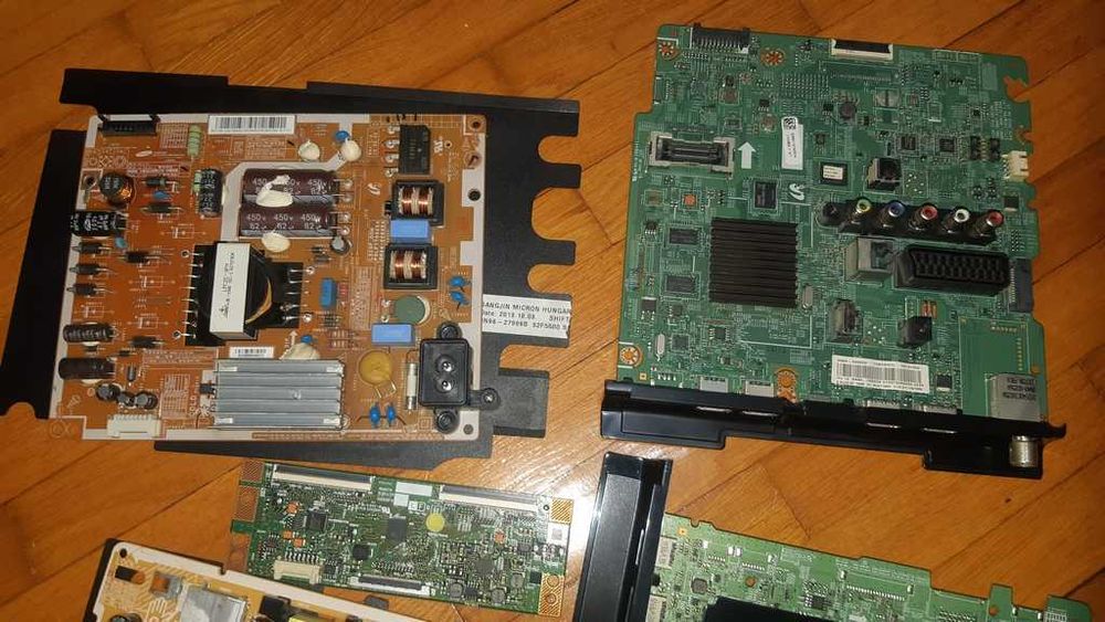 Tv samsung QE43Q60RAT;UE32F5500AW;UE40J5200AW ,dezmembrez