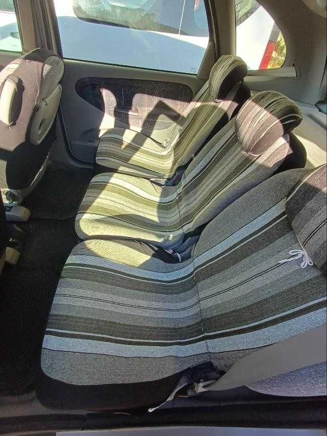 Продавам в много добро състояние кола Renault Scenic 1.6 Бензин 2000г