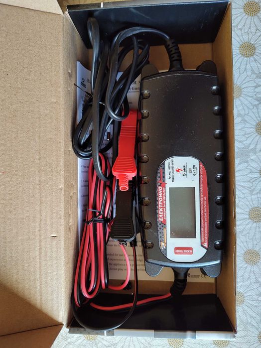 Продавам зарядно за акумулатор 5А-6/12V