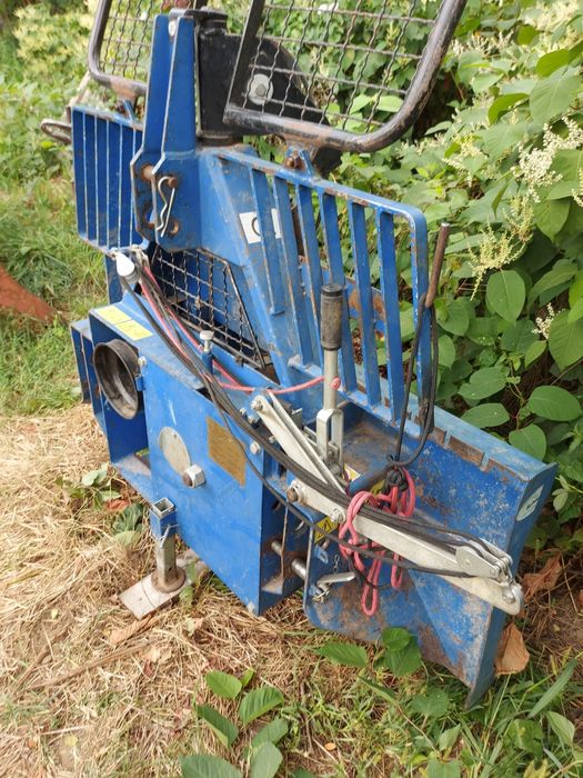 Troliu forestier în tiranti TAJFUN de 5 tone cu reductor