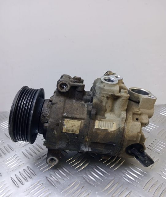 Compresor clima 4F0260805T Audi A4 B7 seria