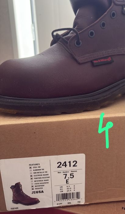 Продается спец ботинки