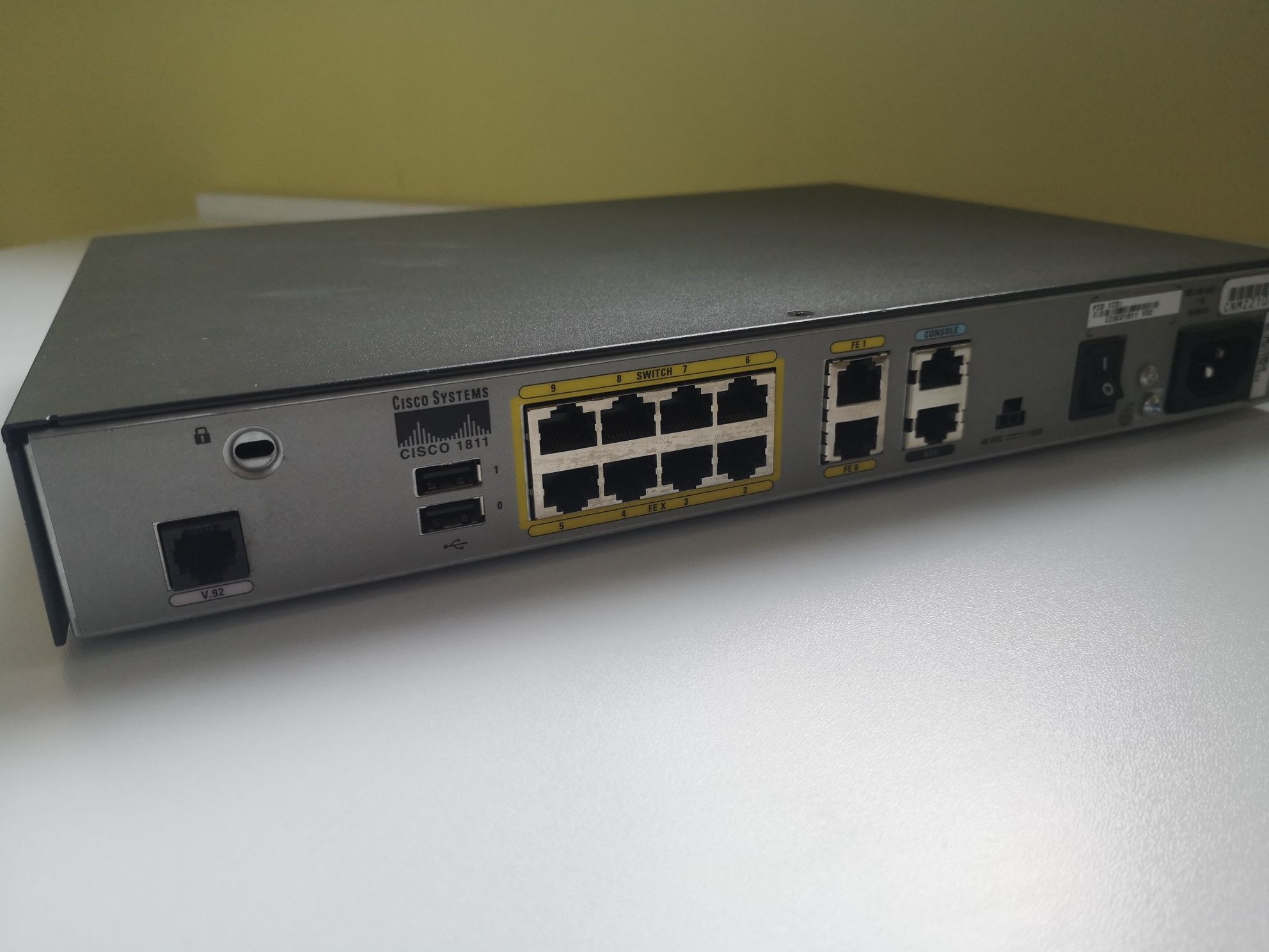 Рутер Cisco 1811