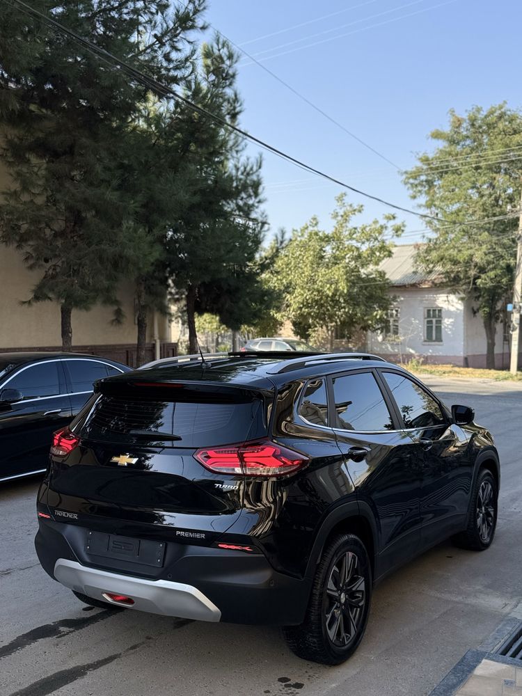 Продаю Tracker premier full.