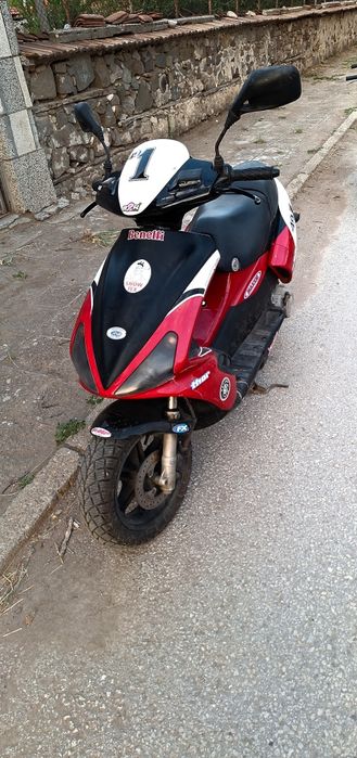 Скутери Benelli 491 и Piaggio NRG