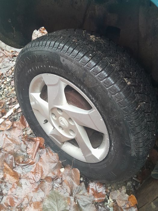 Jante aliaj dacia duster cu anvelope M-S noi