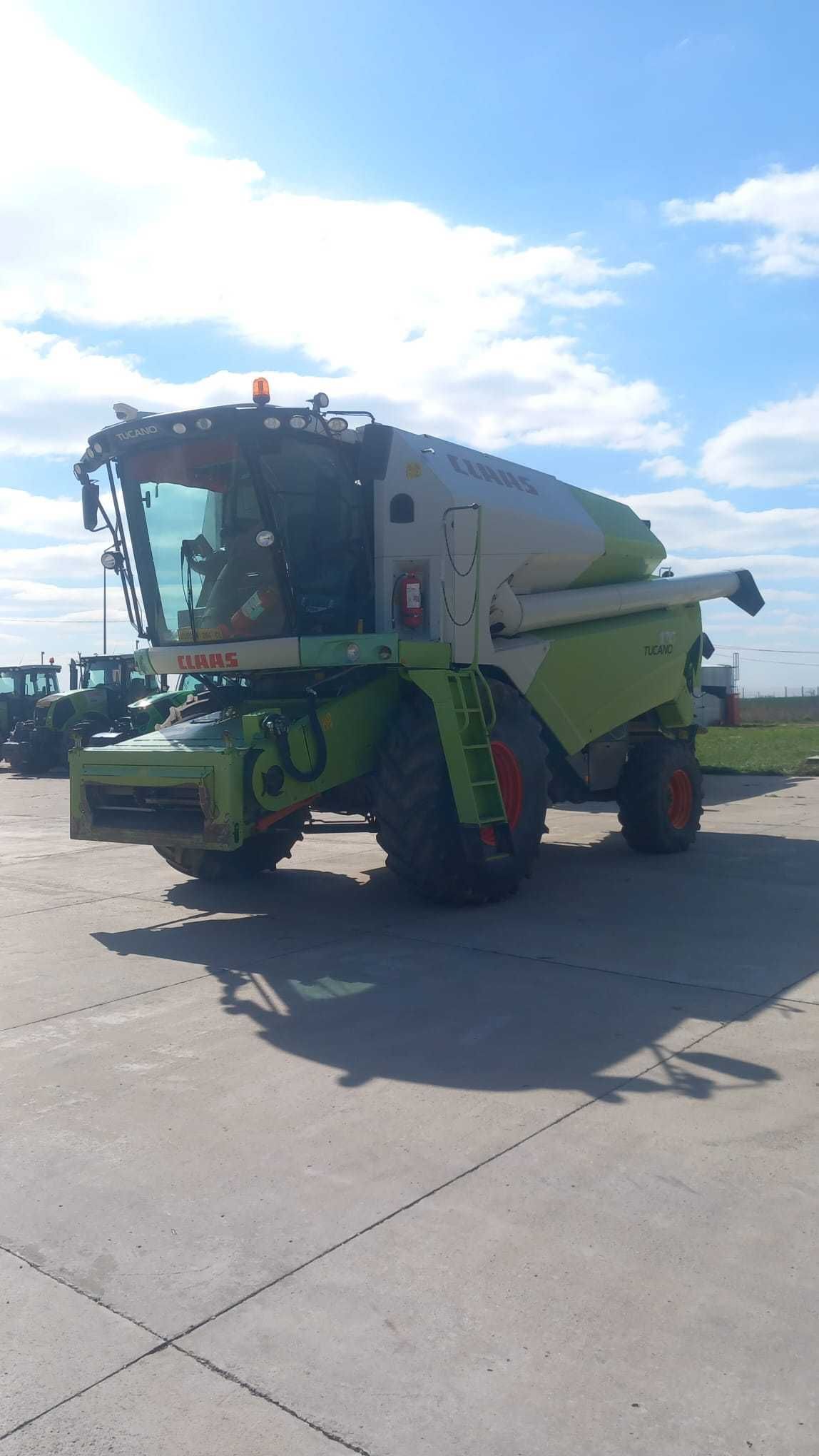 Combina Claas Tucano 470