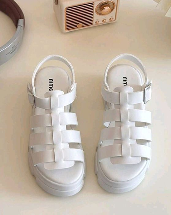 Sandale albe noi
