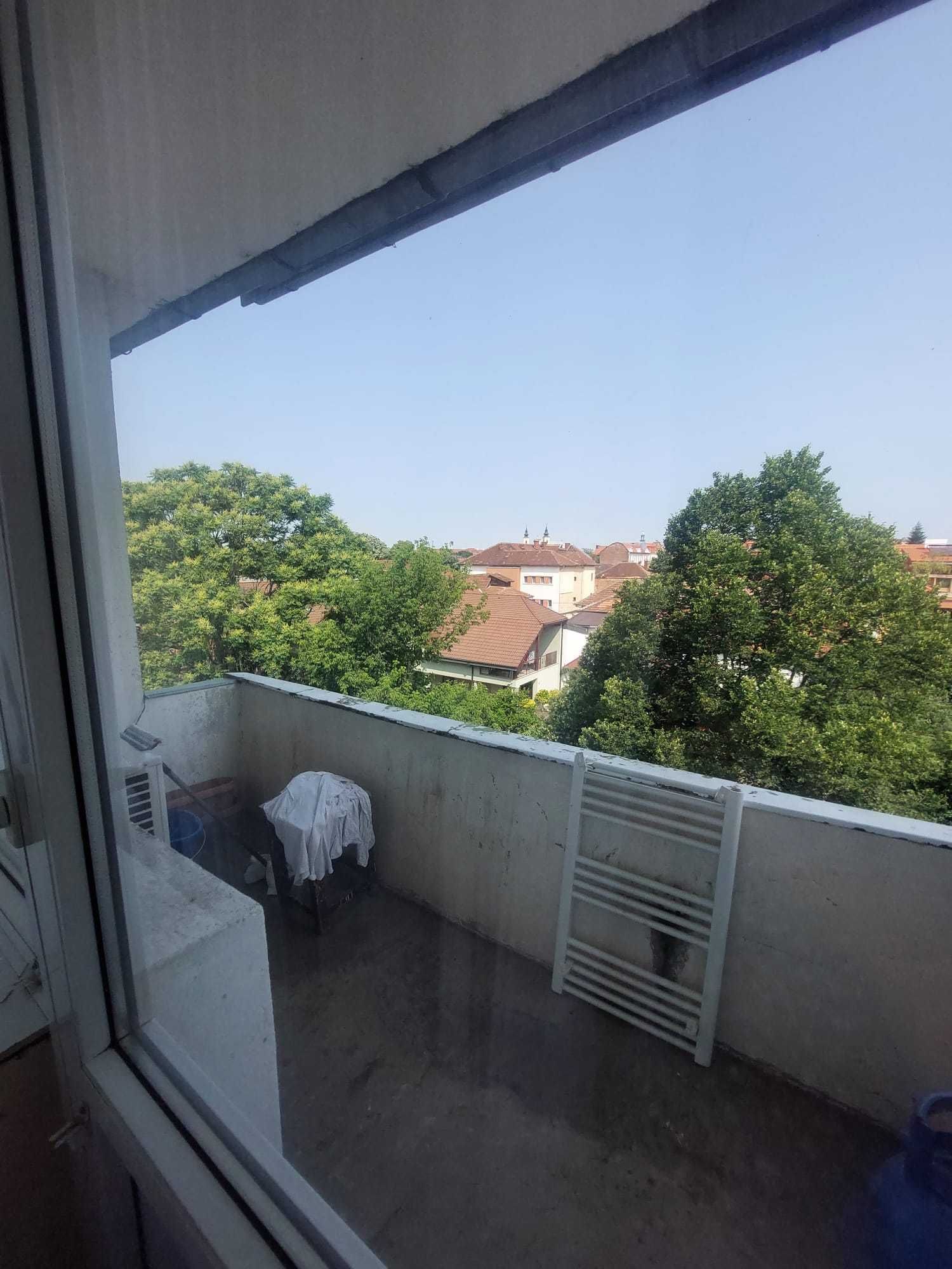 Vand ap. 2cam., central, bine orientat, zona linistita, bloc caramida