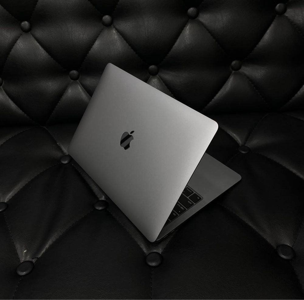 Apple MacBook Air 2020 года в хорошем состоянии