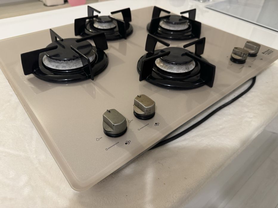 Plita pe Gaz Incorporabila Hotpoint-Ariston Sticla cu 4 Arzatoare