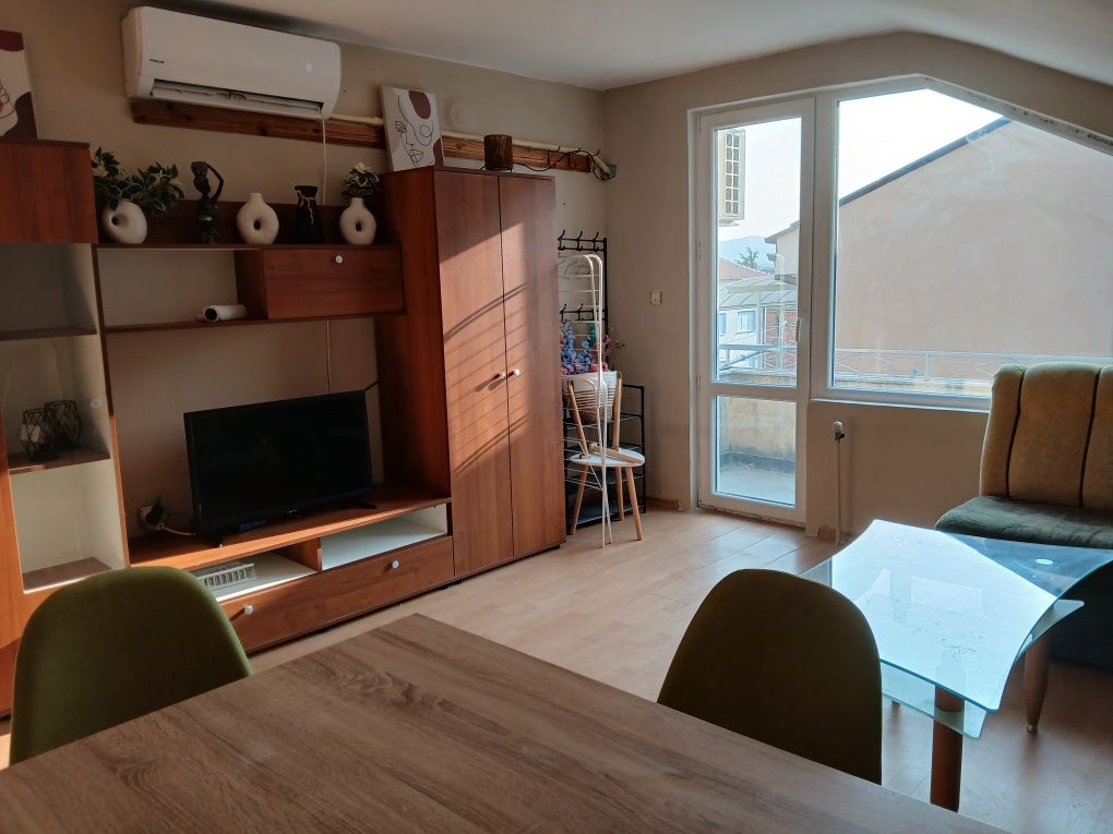 Дава се под наем Тристаен апартамент в Свиленград - 55 кв.м за 280.5 € - Снимка #2