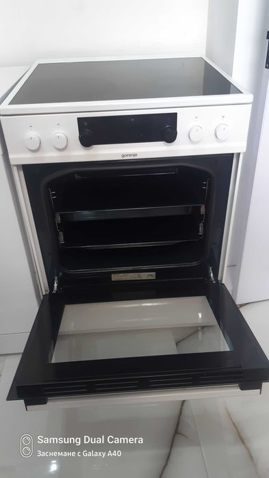 Печка с керамични котлони Gorenje